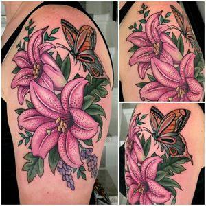 Lillies and butterfly by @stefbastian For info or bookings pls contact us at art@royaltattoo.com or call us at +45 49202770 #royaltattoo #royaltattoodk #royalink #royaltattoodenmark #lily #lillies #flower #pink #butterfly