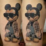Mickey by the king Denis Torikashvili #tattoodo #TattoodoApp #tattoodoBR #mickey #disney #comics #cartoon #nerd #oculos #glasses #cigarro #cigarette #DenisTorikashvili