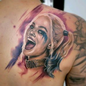 Harley Quinn by Sandra Daukshta#tattoodo #TattoodoApp #tattoodoBR #harleyquinn #arlequina #dc #comics #realismo #realism #suicidesquad #esquadraosuicida #MargotRobbie #atriz #actress #hollywood #SandraDaukshta