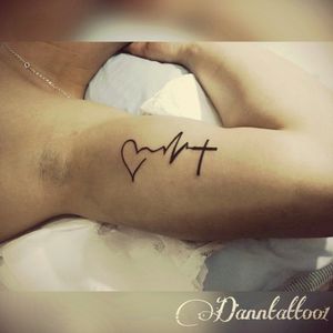 #corazon #heart #cross #cruz #lineadevida #tattoo #tatuaje #tattooheart #tattoocross #tatuajecorazon #tatuajecruz #tatuajelineadevida #amordefamilia #familylove