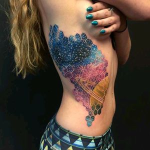 Amazing work by Nick Friederick#tattoodo #TattoodoApp #tattoodoBR #tatuagem #tattoo #universo #universe #colorida #colorful #planeta #planet #geometria #geometry #NickFriederick
