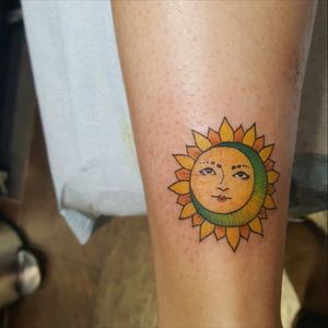Sun and moon tattoo done by artist Jazz #sunandmoon #colortattoo #smalltattoos #minimal #minimalismtattoo #tattoo #tattoos #ankletattoo #girlswithtattoos #ink #inked #avenueu #tattoostudio #brooklyn #newyork