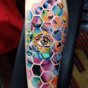 By Alex Bruz#tattoodo #TattoodoApp #tattoodoBR #colorida #colorful #geometria #geometry #olho #eye #AlexBruz