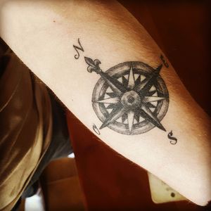 My first tattoo. The beginning of a huge adventure ! #arms #compass #first #tattoodo #tattoodoBR