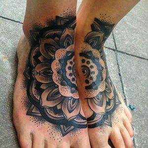 Mandala by Matt Webb #tattoodo #TattoodoApp #tattoodoBR #mandala #pontilhismo #dotwork #MattWebb