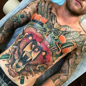 Chestpiece by Stu Pagdin #tattoodo #TattoodoApp #tattoodoBR #colorido #colorful #neotrad #neotraditional #urso #bear #StuPagdin