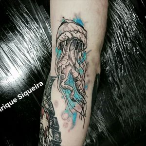 Watercolor jellyfish tattoo Revenge Tattoo 66Contact:+55 17 992288724Fan page www.facebook.com/revengetattoo66www.instagram.com/revengetattoo66AddressR: Saldanha Marinho, 2393 Boa Vista Rio preto- Brazil