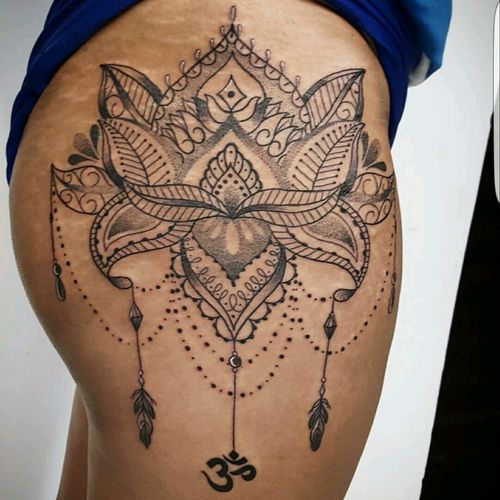 Lotus ornamental #rodrigotanigutti #lotus #dotwork #pontilhismo #lotusornamental #ornamental #tatuagem #flores #tattoo coxa