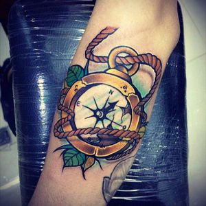 #neotraditional #compass #color #compasstattoo #arm