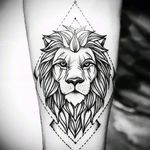 Tattoo geometric lion of beautiful fine line simple and efficient everything that one likes #lion #geometric