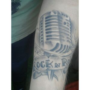 First tattoo #tattoo #tattoos #foream #arm #armtattoo #ink #inked #rocknroll #music #mic #MicrophoneTattoo #microphone #blackandwhite #blackandwhitetattoo #musician #musictattoo