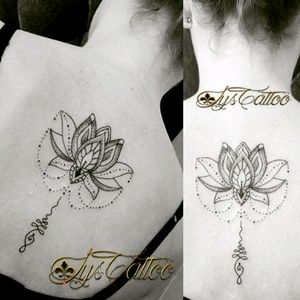 Tatouage dos femme, fleur de lotus perles et unalome lignes et dotwork by lys tattoo à Gradignan proche Bordeaux Gironde