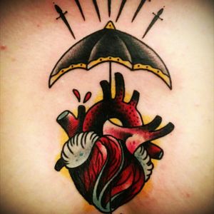 #traditionaltattoo #traditionalamericanstyle #hearttattoo #traditionalcolor  i love this ...
