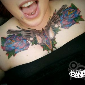 neo traditional guns and roses #tattoobanana #tattoo #tattoos #tatts #bodyart #inked #thurles #ink #tattoolovers #tatuaze #neotraditionaltattoos #chestpiece #chesttattoo #flowertattoo