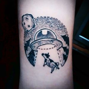 UFO tattoo. 👽👽Blackwork & pointillism...(The cow is 1.5 cm)