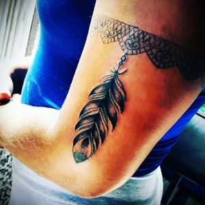 😀#tattoo #tatuagem #tatuagempena #feather #tattoofeather #feathertattoo