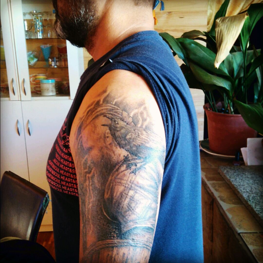 Tattoo uploaded by Filipe Lopes • Lord Of The Rings backpiece by El Mago  Tattoo #tattoodo #TattoodoApp #tattoodoBR #tatuagem #tattoo  #TheLordOfTheRings #senhordosaneis #realismo #realism #pretoecinza  #blackandgrey #nerd #geek #filme #movie