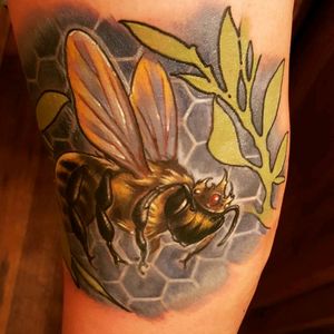 Queen bee by Taylor Ross. Des Moines IA #queenbee #killerqueen #tattoos #beesknees #ink #KneeTattoos