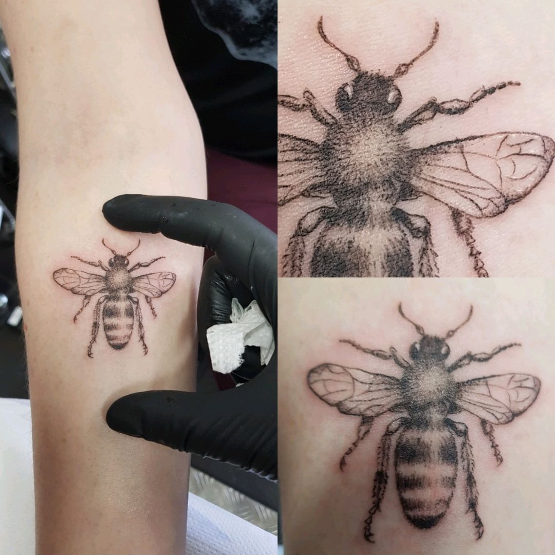 28 Cute Queen Bee Tattoo Designs for Women and Men