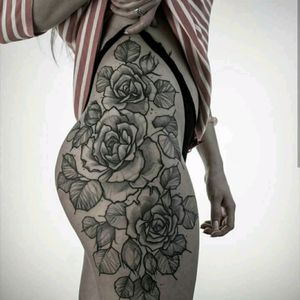 Amazing flowers tattoo by Elena#tattoodo #TattoodoApp #tattoodoBR #flor #flower #pretoecinza #blackandgrey #botanical #Elena