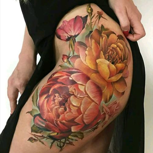 Amazing piece by Antonina Troshina  #tattoodo #TattoodoApp #tattoodoBR #flores #flowers #colorida #colorful #AntoninaTroshina