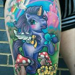 Beautiful colors by Leah Moule #tattoodo #TattoodoApp #tattoodoBR #unicórnio #unicorn #cogumelo #mushrooms #castelo #castle #colorida #colorful #LeahMoule