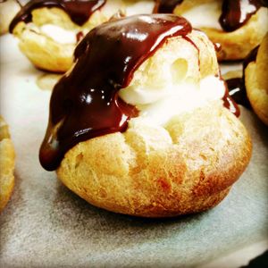 What happenes when I'm being left alone... Profiterole 😇