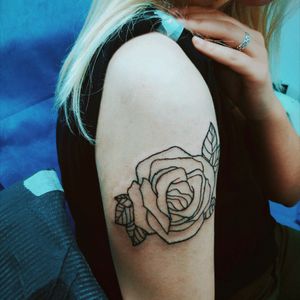 This is the first tattoo I have ever done 😄 I am going to finish it in a month. #rose #outline #lining #5rl #7rl #donosti #donostiatattoo #donostiatattooschool