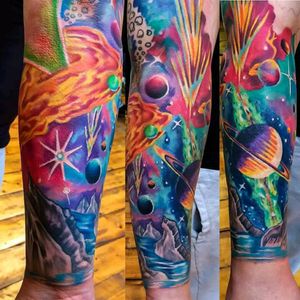 Awesome galaxy tattoo by Edson Turco Tattooist#tattoodo #TattoodoApp #tattoodoBR #galaxia #galaxy #planetas #planets #colorida #colorful #tatuadoresdobrasil #EdsonTurcoTattooist