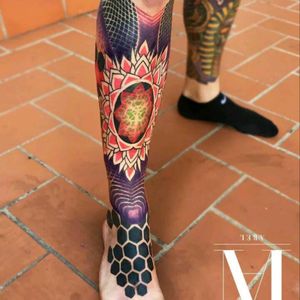 Geometric tattoo by Miranda Tattooer #tattoodo #TattoodoApp #tattoodoBR #colorida #colorful #geometria #geometry #MirandaTattooer