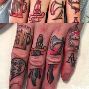 Finger tattoo by Daniel Norin#tattoodo #TattoodoApp #tattoodoBR #cerveja #beer #adaga #dagger #machado #axe #colorida #colorful #DanielNorin