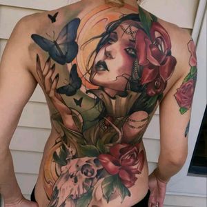 Amazing backpiece by Matt Tischler#tattoodo #TattoodoApp #tattoodoBR #tatuagem #tattoo #neotrad #neotraditional #borboleta #butterfly #MattTischler