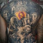 Lord Of The Rings backpiece by El Mago Tattoo #tattoodo #TattoodoApp #tattoodoBR #tatuagem #tattoo #TheLordOfTheRings #senhordosaneis #realismo #realism #pretoecinza #blackandgrey #nerd #geek #filme #movie #ElMagoTattoo