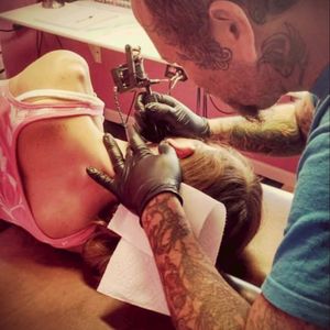 Getting my 'OM' symbol done back in 2014#om #outline ##girlswithtattoos #tattoedgirl #inkedgirl #thisismybody #mybody #mybodyismycanvas #necktattoo #linework #neck #spiritual #tattooartist #tattooinprogess