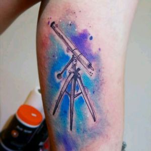 Amazing tattoo by Marco Medeiros#tattoodo #TattoodoApp #tattoodoBR #tatuagem #tattoo #telescópio #telescope #aquarela #watercolor #colorida #colorful #tatuadoresdobrasil #MarcoMedeiros