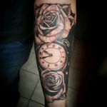 Nice roses and pocket watch..#tattoodo #TattoodoApp #blackandgreytattoo #blackandgrey #rosetattoo #pocketwatchtattoo #highcontrast #funtattoos #realistictattoo #fusiontattooink #cheyennetattooequipment #resonancetattoo #longisland #buschatzke