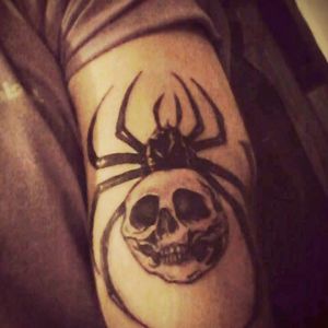 Tattoo echo por mi hace varios meses #tattoo #skull #spider #tattooartist Crisink tattoo estudio