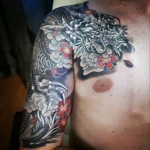 #tattoo #tattoodo #tattoolovers #firsttattoo #ink #inkday #inklovers #japanese #dragon #dragontattoo #tattoos #halfsleeve #chest #gobigorgohome #portugal #samsung #galaxy #picoftheday #photooftheday #inkedup
