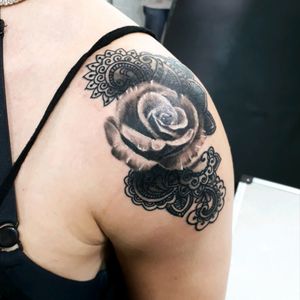 Alex Tattoo, roses, indian convention