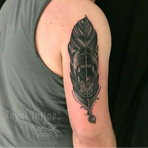 Bear in a feather by Taioba #feather #bear #blackandgrey #shading #nocolor