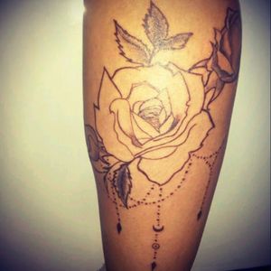 3 tattoo Rosas.. #ink #tatuajes #tattoo #tatuajes #inked #rose #Black #blackwork #illustration #tattoos #chile #dynamic