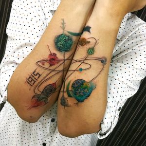 Amazing planets tattoo by @vansouza in @Zero21_Tattoo_Studio #tattoodo #TattoodoApp #tattoodoBR #tatuagem #tattoo #planeta #planets #galaxia #galaxy #foguete #rocket #tatuadorasdobrasil #colorida #colorful #nerd #VanSouza
