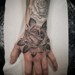 #realism #rose #flower #blackandgrey #blackandgreytattoos #singleneedle #london #essex