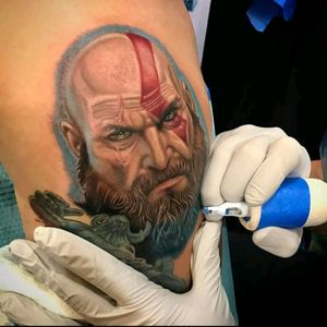 New Kratos by @marcdurrant#tattoodo #TattoodoApp #tattoodoBR #tatuagem #tattoo #Kratos #godofwar #games #gamer #nerd #geek #sony #santamonicastudios #realismo #realism #colorida #colorful #MarcDurrant