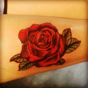 #tradicinal Mix #frau #bein #oberschenkel #blumen #blűten #tattoo #tattoos #tattooedgirl #tattooartist #tattooedwoman #tattoo #tattoos #dreamtattoo #mindblowing #mone1971 #follower #follow #followforfollow #artist #rot