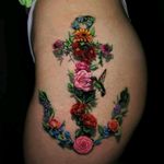 By Jamie Schene. #tattoodo #TattoodoApp #tattoodoBR #tatuagem #tattoo #flor #flower #ancora #anchor #colorida #colorful #JamieSchene