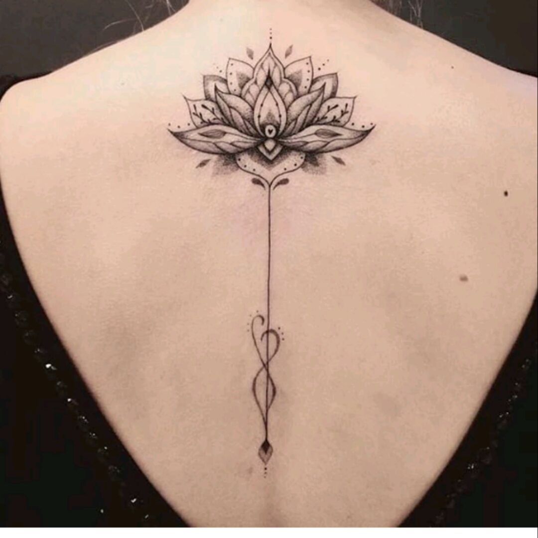 Эскиз тату цветок лотоса на спине