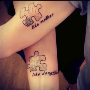 Matching mother-daughter puzzle piece tattoos. #puzzle #puzzlepiece #motherdaughter #motherdaughtertattoo #love
