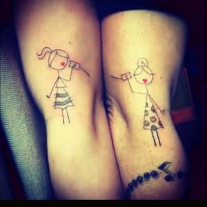 Adorable mother-daughter matching set with mother and daughter using can phones #motherdaughter #motherdaughtertattoo #love #matching #phone