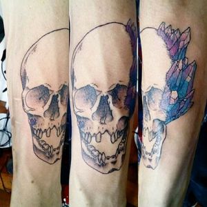 Skull with crystals ...#ink #tattoo #tatuaje #supportArtist #inkSav #tattooed #bodyart #tattooart #tattoocommunity #tattoodesign #tattoolife #tattoolovee #inked #tattooculture #tattooworld #art #santiago #chile #chiletattoo #tattooartist #naranjacelestetatuajes